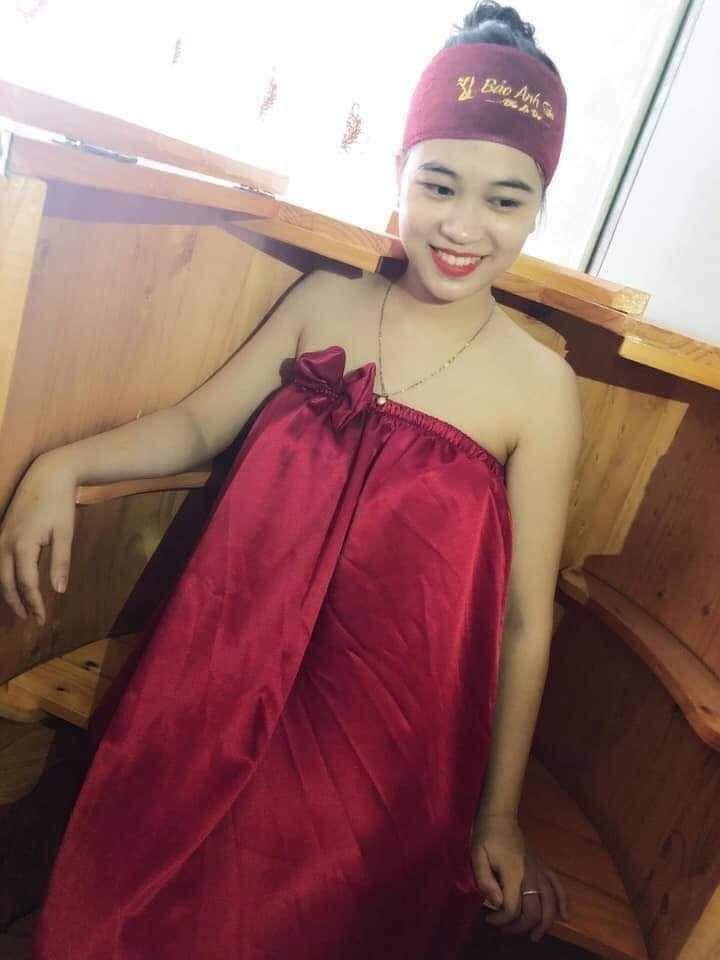 váy quây spa chất liệu vải phi bóng, mềm mịn với làn da, thấm hút tốt, có nhều màu sắc đẹp