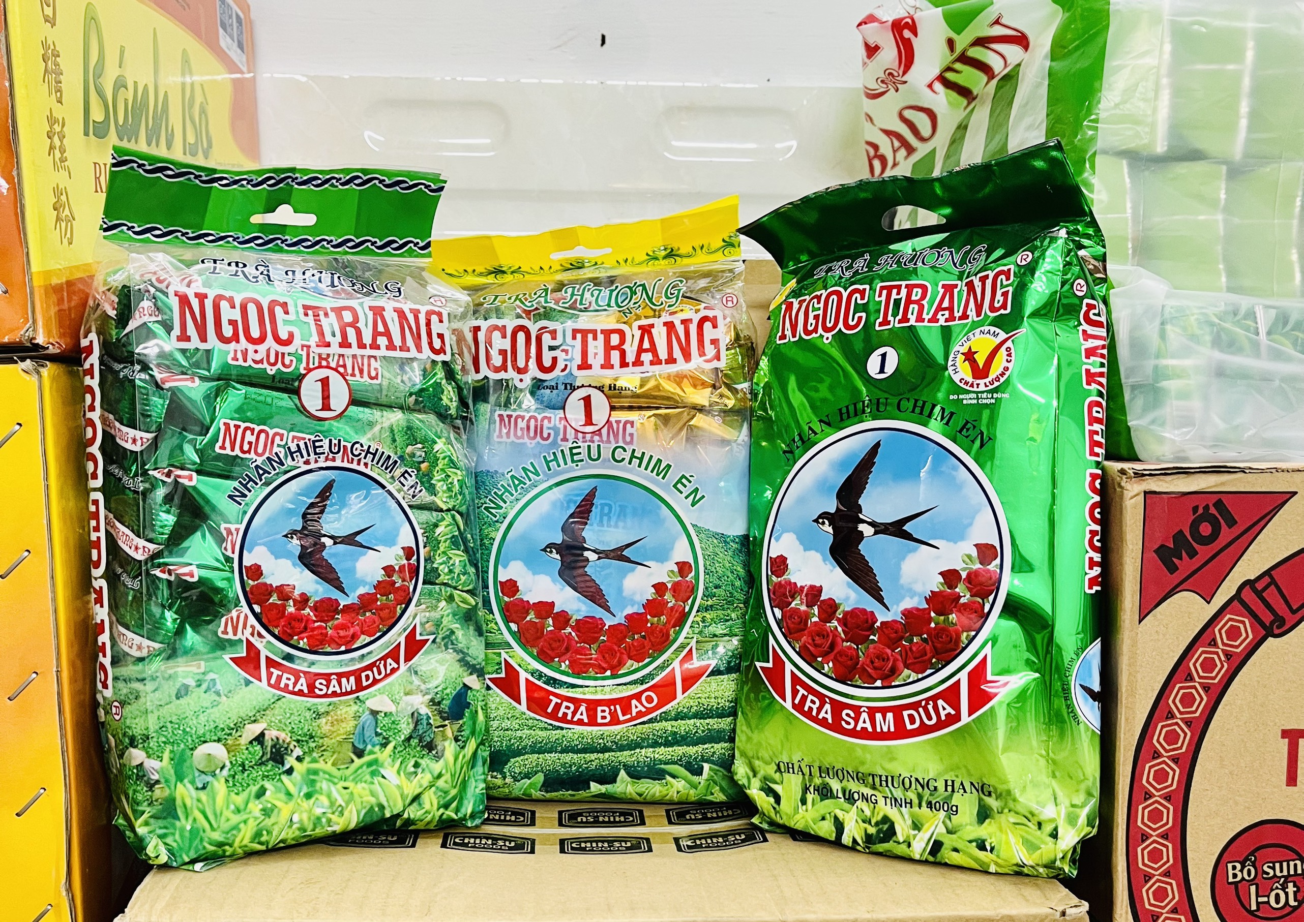 Lốc Trà Ngọc Trang vàng B’lao/Trà sâm dứa nhãn hiệu Chim én gói /