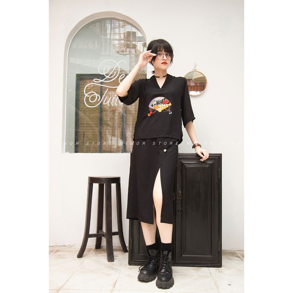 Chân váy xẻ đùi
