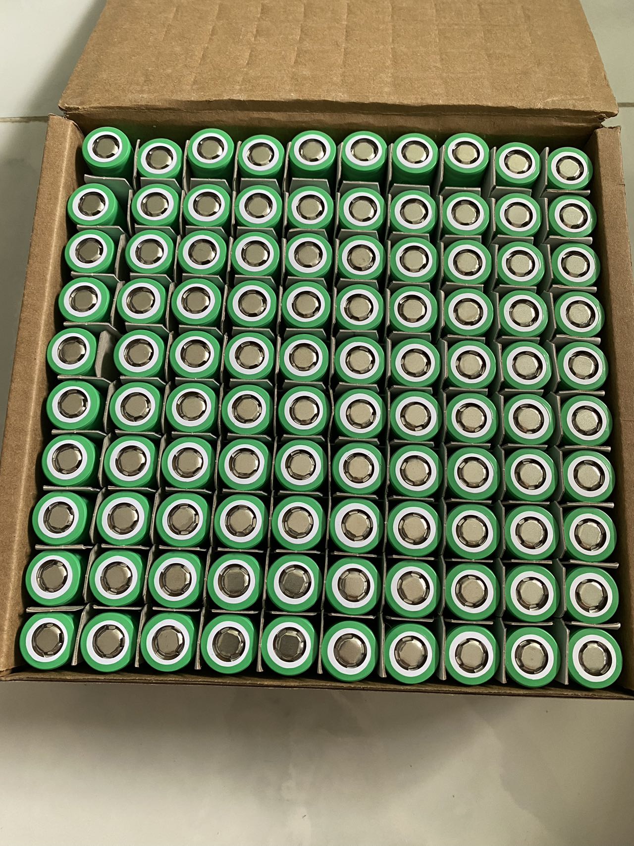 Cell Pin EVE 25P 18650 (Hàng mới 100% nội trở 12-14), dòng xả 30A, Dung lượng 2500mah.