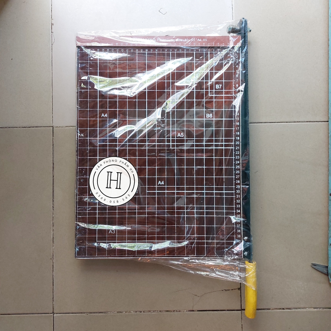 Bàn cắt giấy A3 gỗ Nâu , Lưỡi dao cắt giấy bằng thép, bền, chắc chắn, cắt nhiều tờ một lần