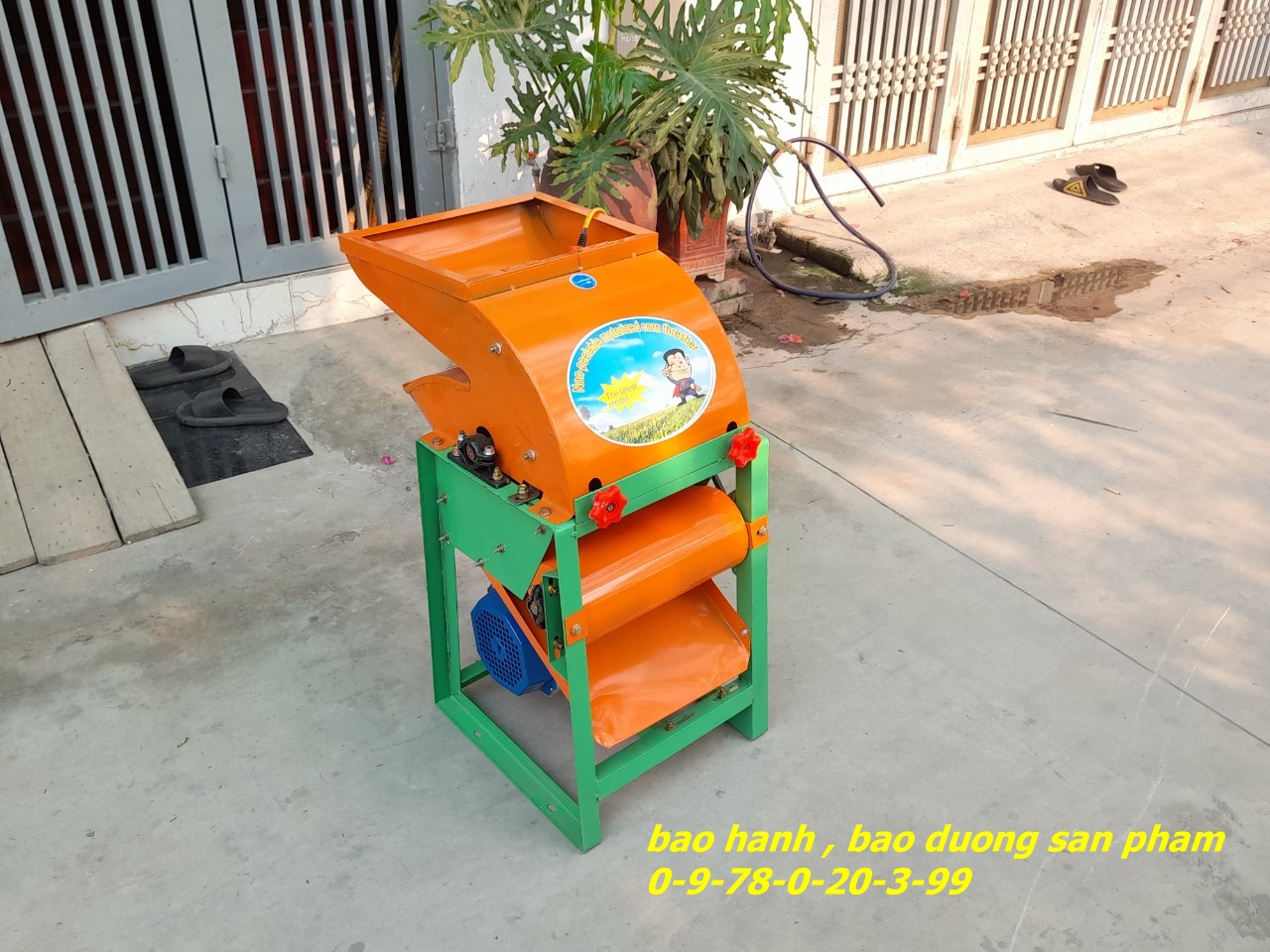 Máy bóc vỏ ngô , tách hạt ngô mini . khung máy chắc chắn