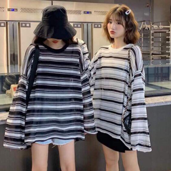 Nguyen Thuy975798 Store XẢ KHO Áo Nữ Kẻ Phông Dáng Thụng Tay Dài Thời Trang (Trắng và Đen)