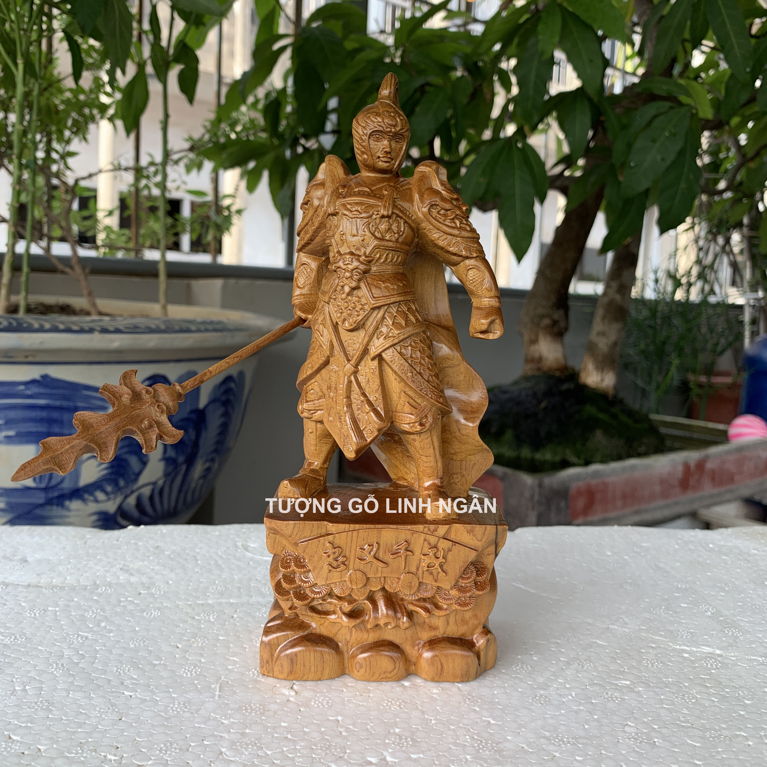 Tượng Triệu Tử Long bằng gỗ bách xanh cao 20 (Cao 20 ngang 7 sâu 6 cm)