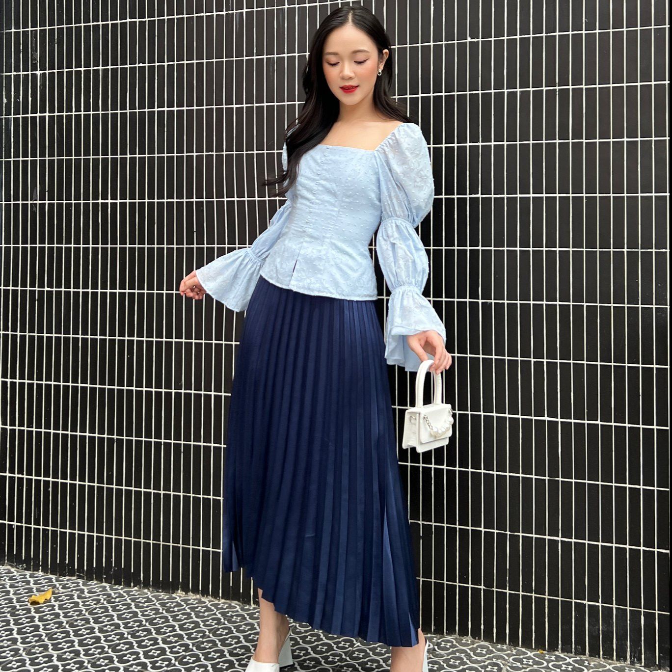 Olv - chân váy satin pleated skirt in navy
