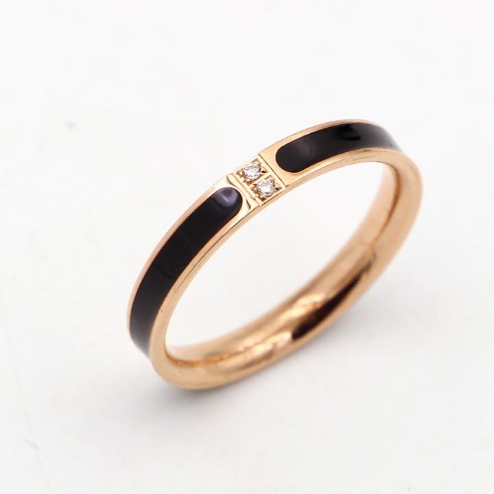 Nhẫn nữ màu đen đính 2 viên đá chìm titan không rỉ tt 1079