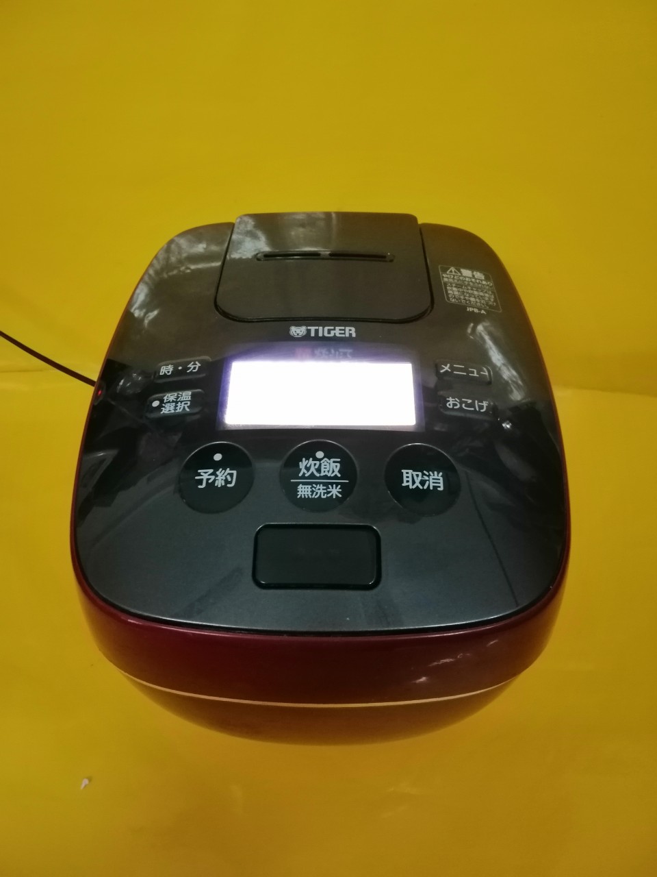 Nồi cơm nội địa Nhật Tiger JPB-A (1.0L) áp suất 2 bi, màn led, đỏ (08307)