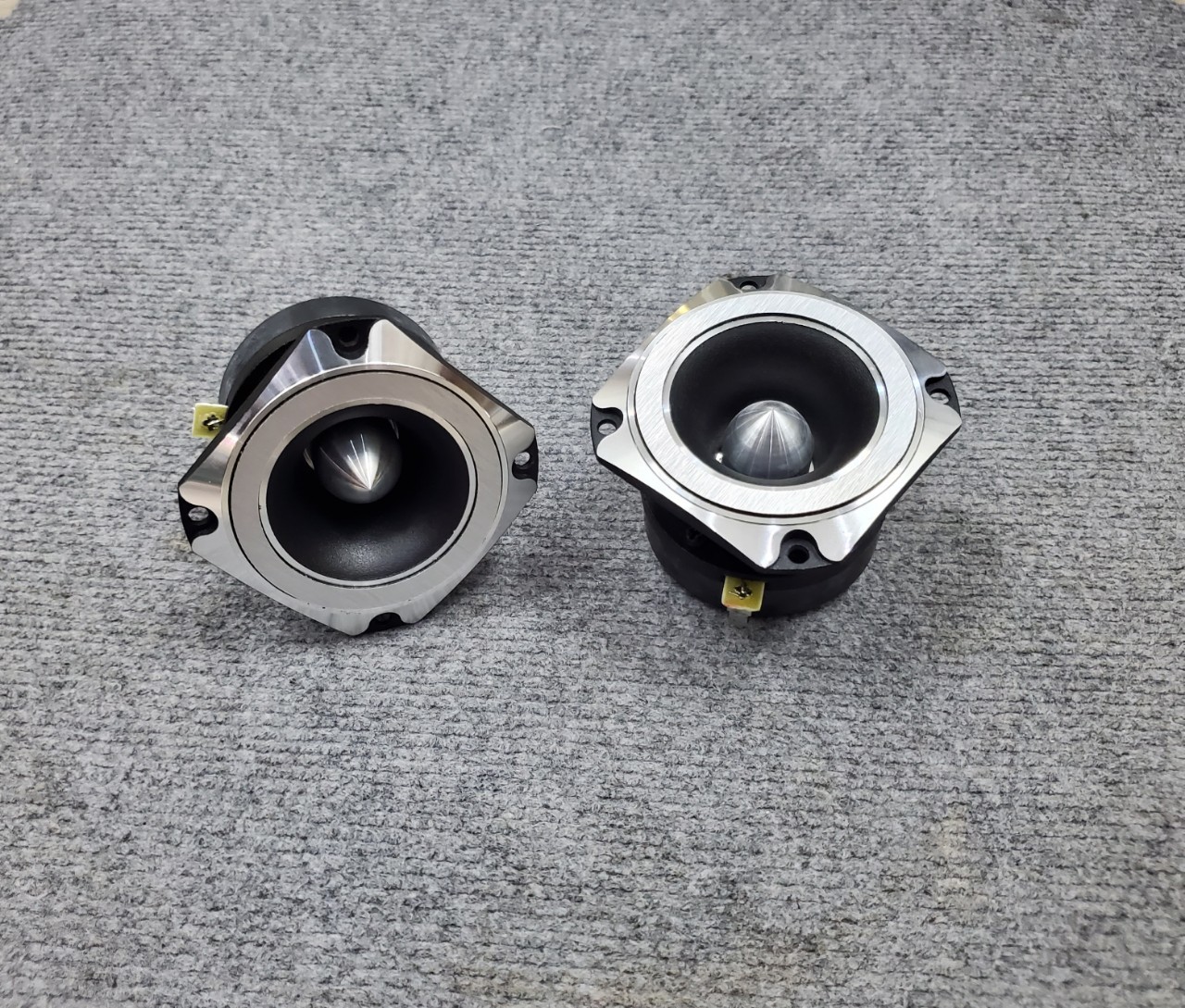 Củ Loa Siêu Treble Pioneer P8804