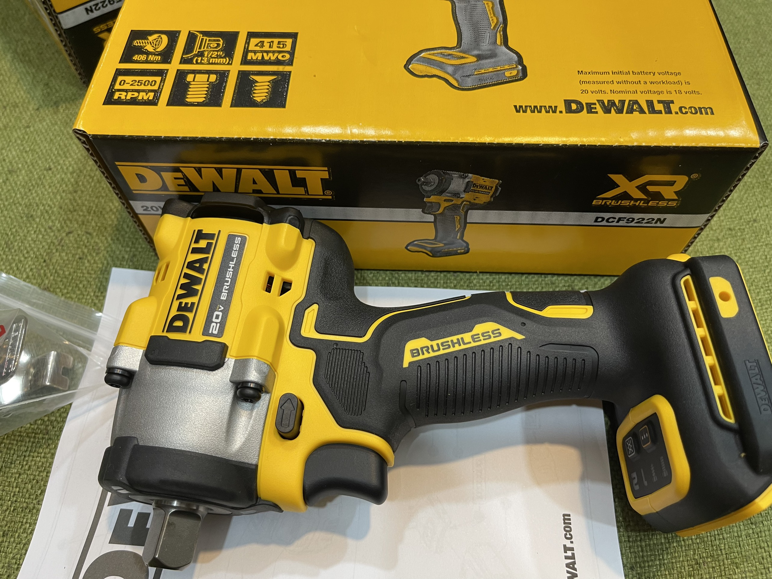 Máy siết bu lông dewalt dcf922n
