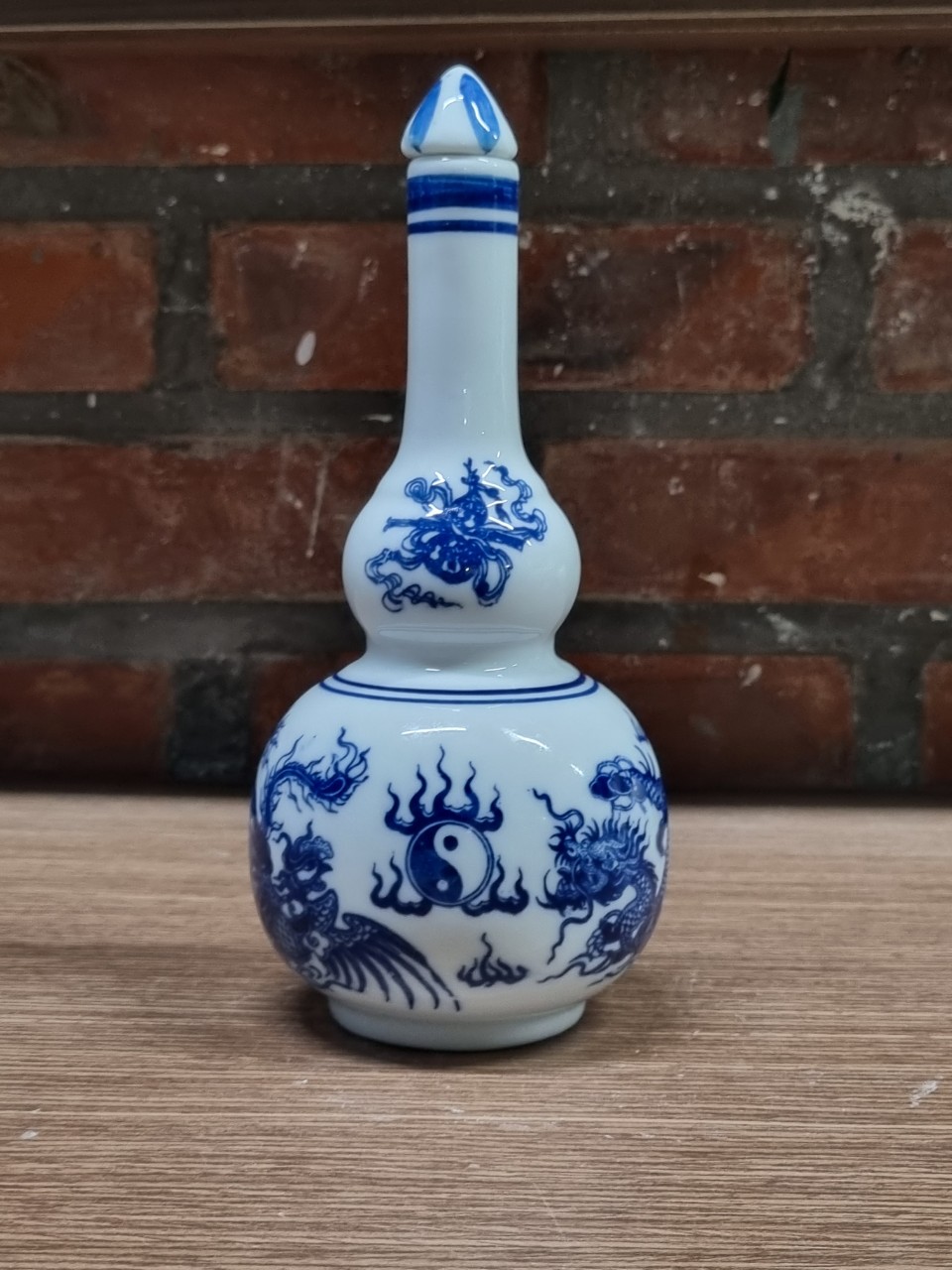 Nậm thờ cúng , vẽ hình rồng, màu xanh lam