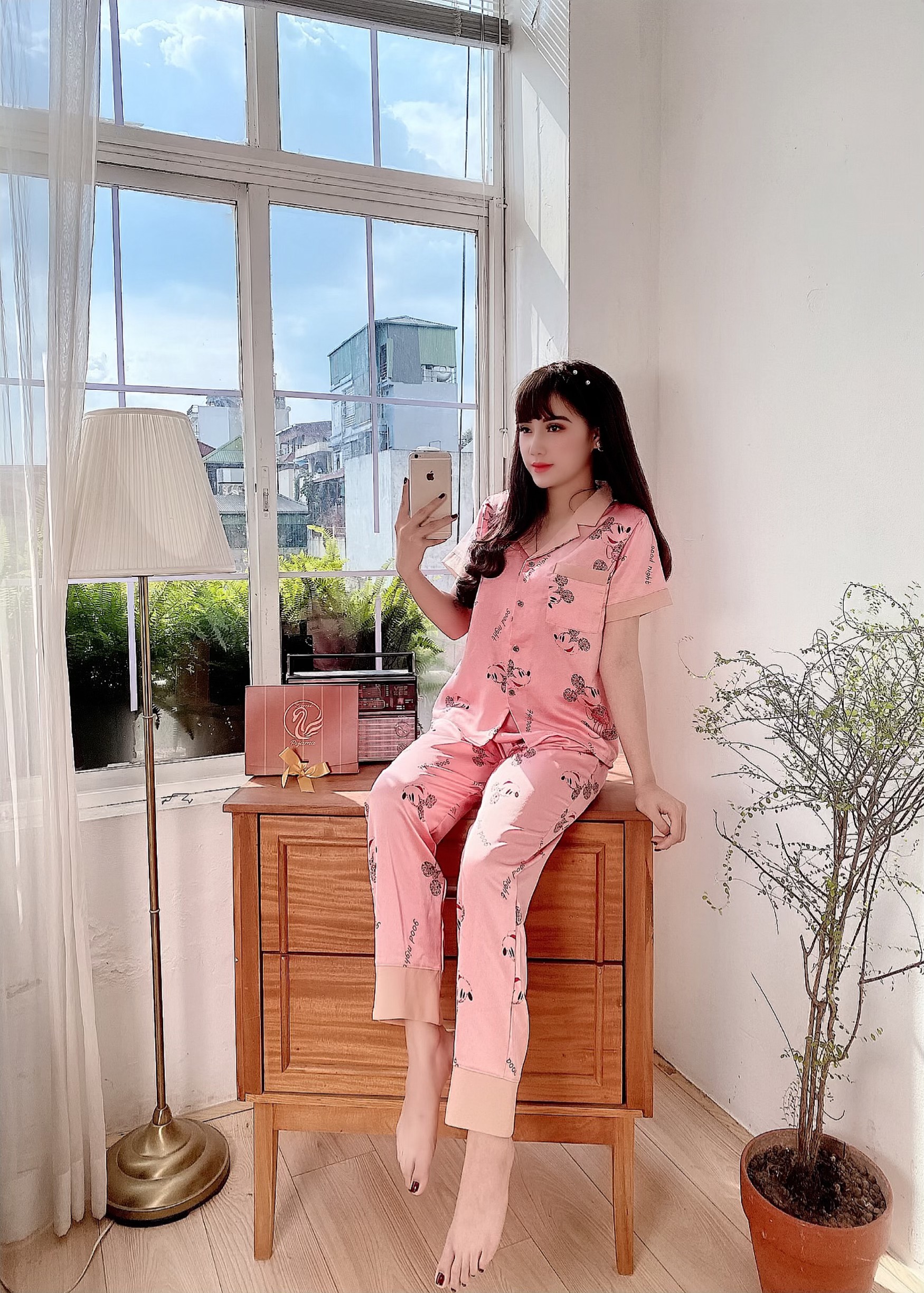 Bộ ngủ pijama lụa mickey phối cổ cộc dài