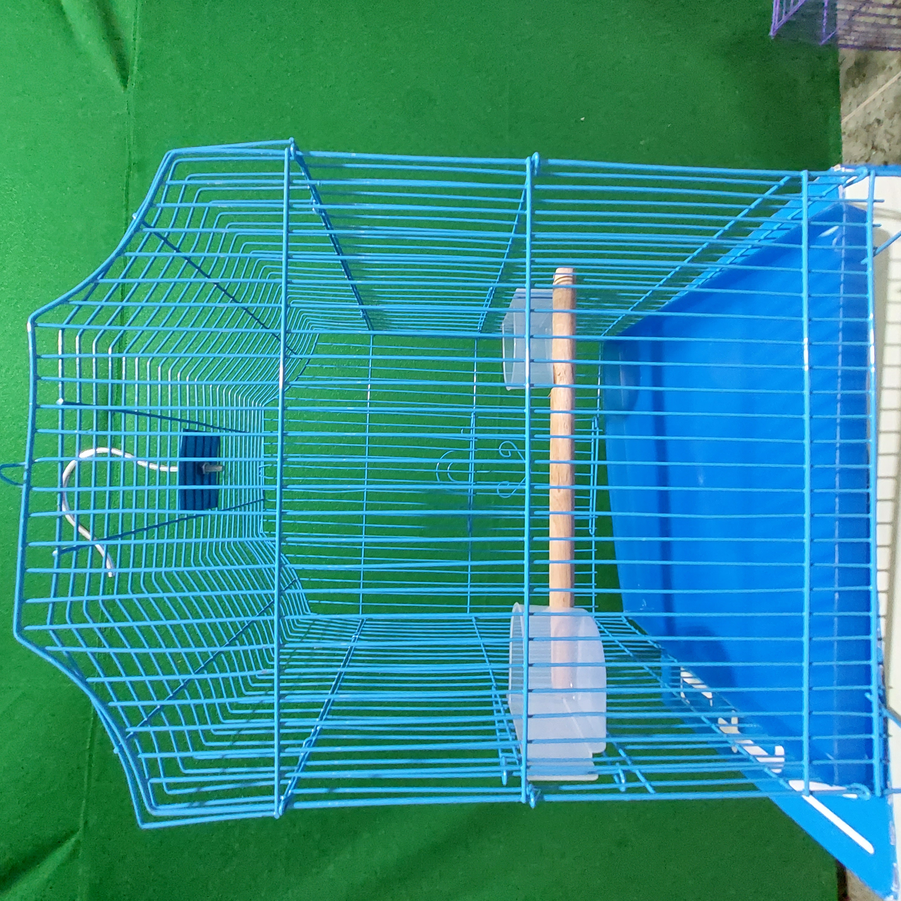 Lồng chim sơn tĩnh điện, có 1 cầu đứng, 2 máng ăn, móc treo và máng phân). kích cở: 30x32x40. xuất xứ:việt. 150k/cái nam. 150k/ái