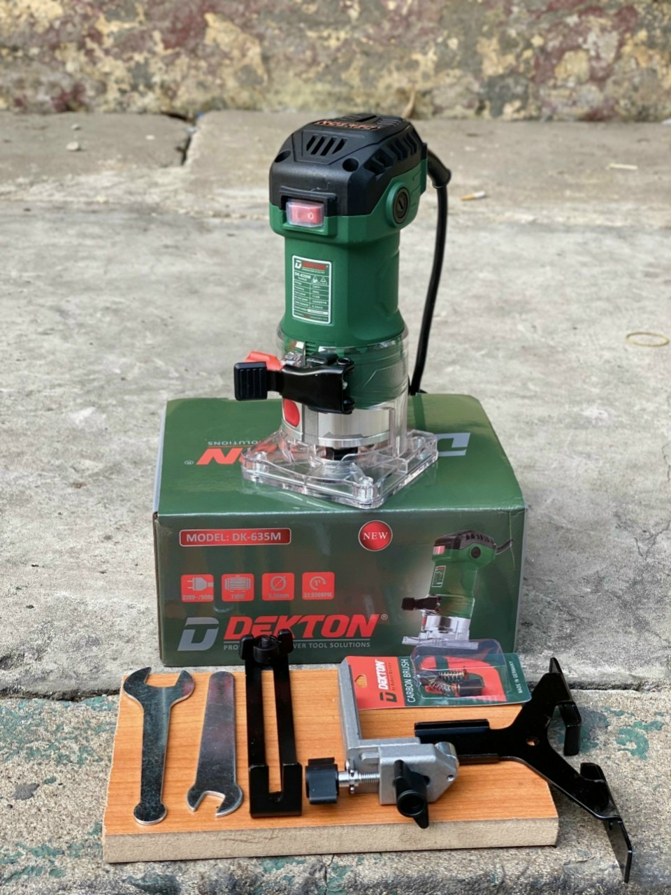 Máy phay soi gỗ cầm tay dekton mẫu mới cải tiến công suất 710w dk-635m