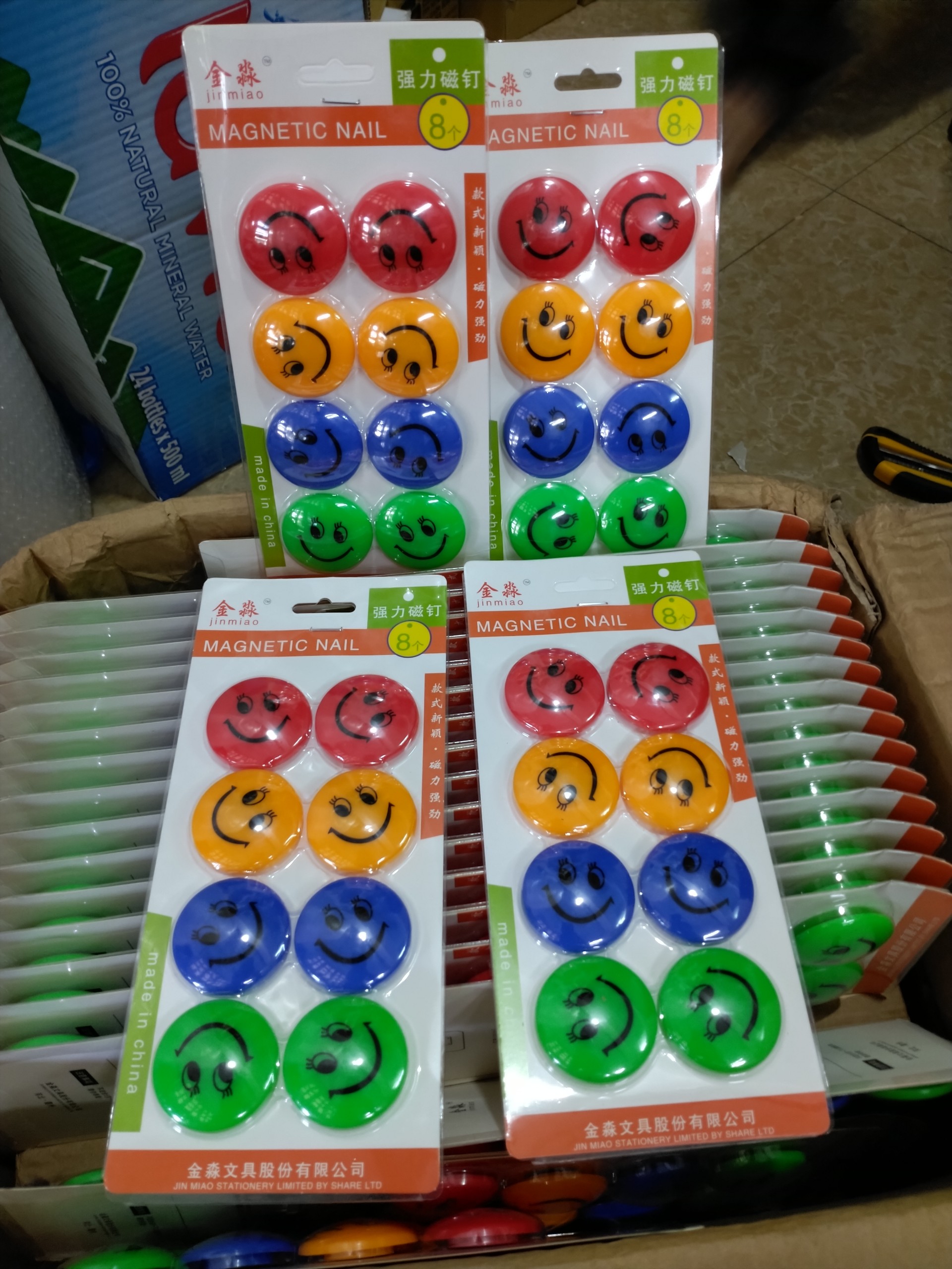 Nam châm gắn bảng từ 40mm vỉ 8 viên nhiều màu mặt cười