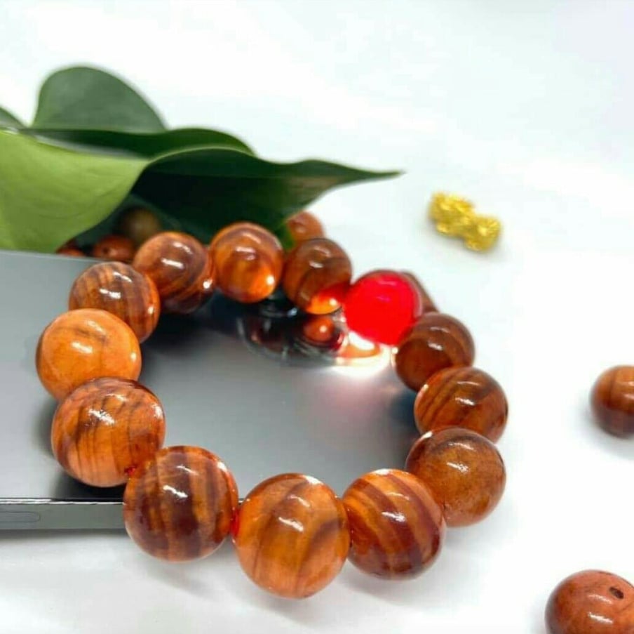 (xả hàng )Vòng tay gỗ huyết long 18 ly ( 13hạt ) đỏ thấu quang