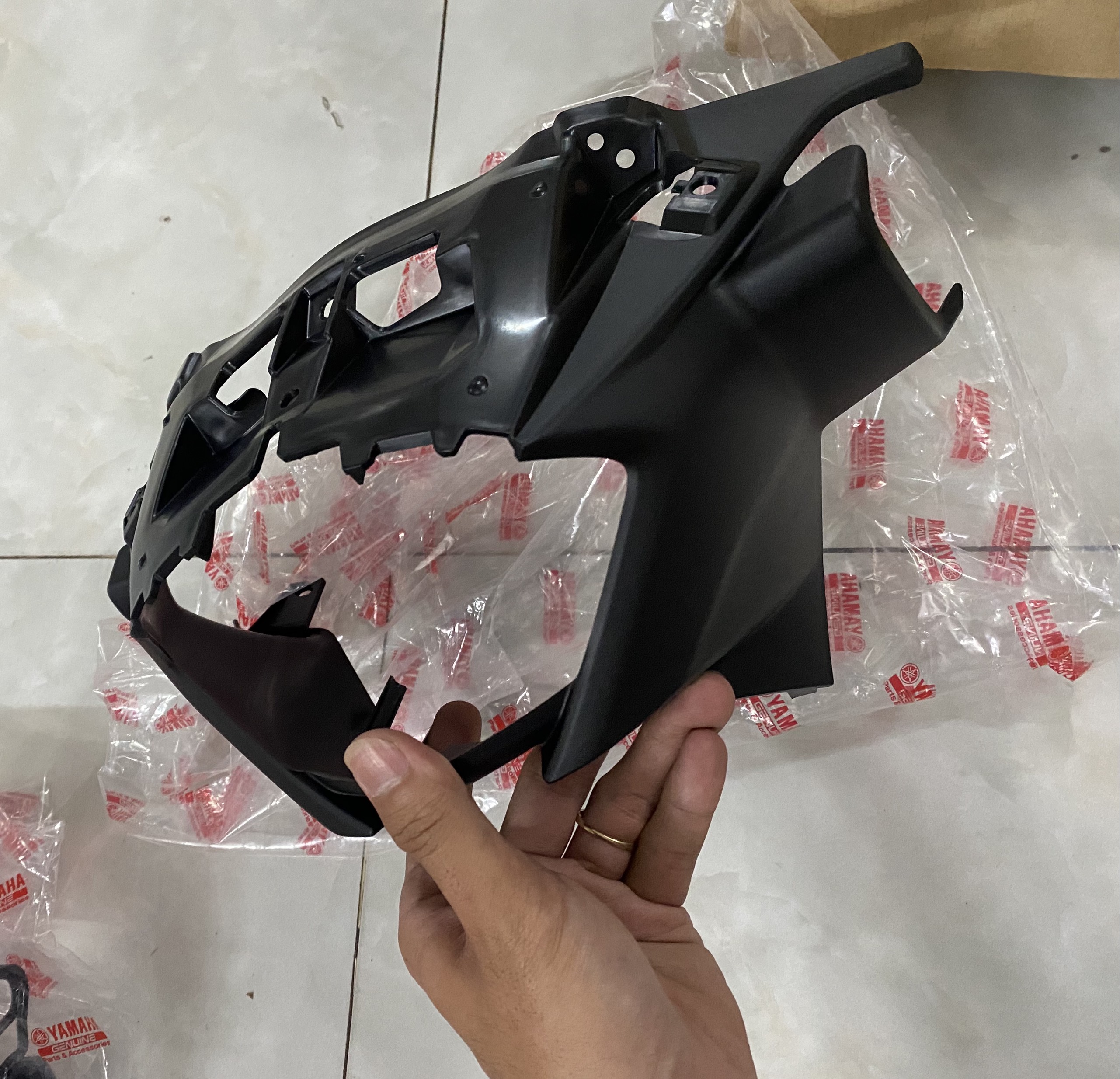 Ốp đầu trước xe ex155 chính hãng yamaha