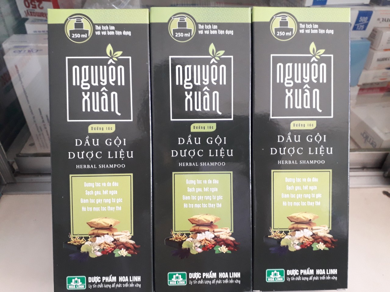Combo 3 Dầu Gội Dược Liệu Nguyên Xuân Xanh có Vòi ( 3 x 250 ml )