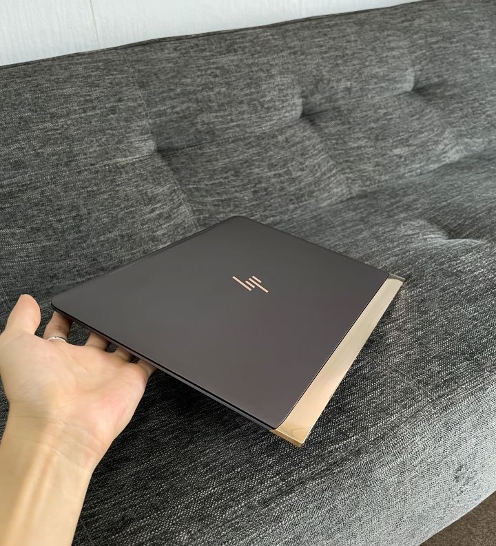 [Siêu Phẩm Cao Cấp] Laptop HP Spectre G1 13 Pro Core i7 7500U/ Ram 8Gb/ SSD 512Gb/ cực sang, siêu mỏng nhẹ với trọng lượng chỉ 1kg.