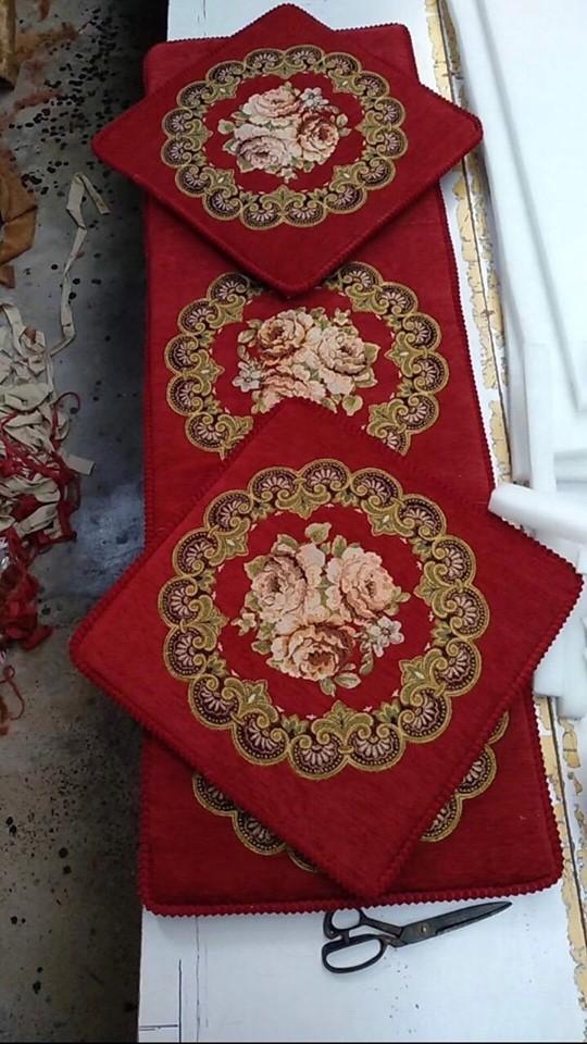 Bộ 3 thảm trải ghế gỗ Nỉ nhung thêu hoa văn, bên trong lót lớp bông cao cấp Mặt sau lót cao su trống trơn trượt