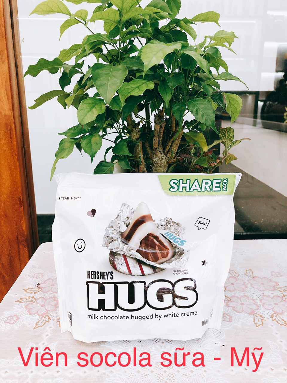 Socola sữa bọc kem trắng hershey's hugs chocolate 300g - mỹ
