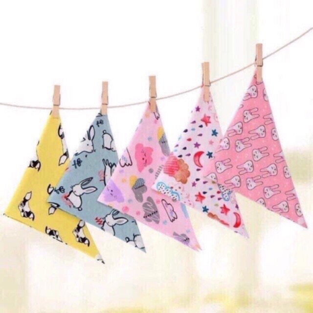 Yếm cotton quàng cổ có cúc bấm loại đẹp cho bé