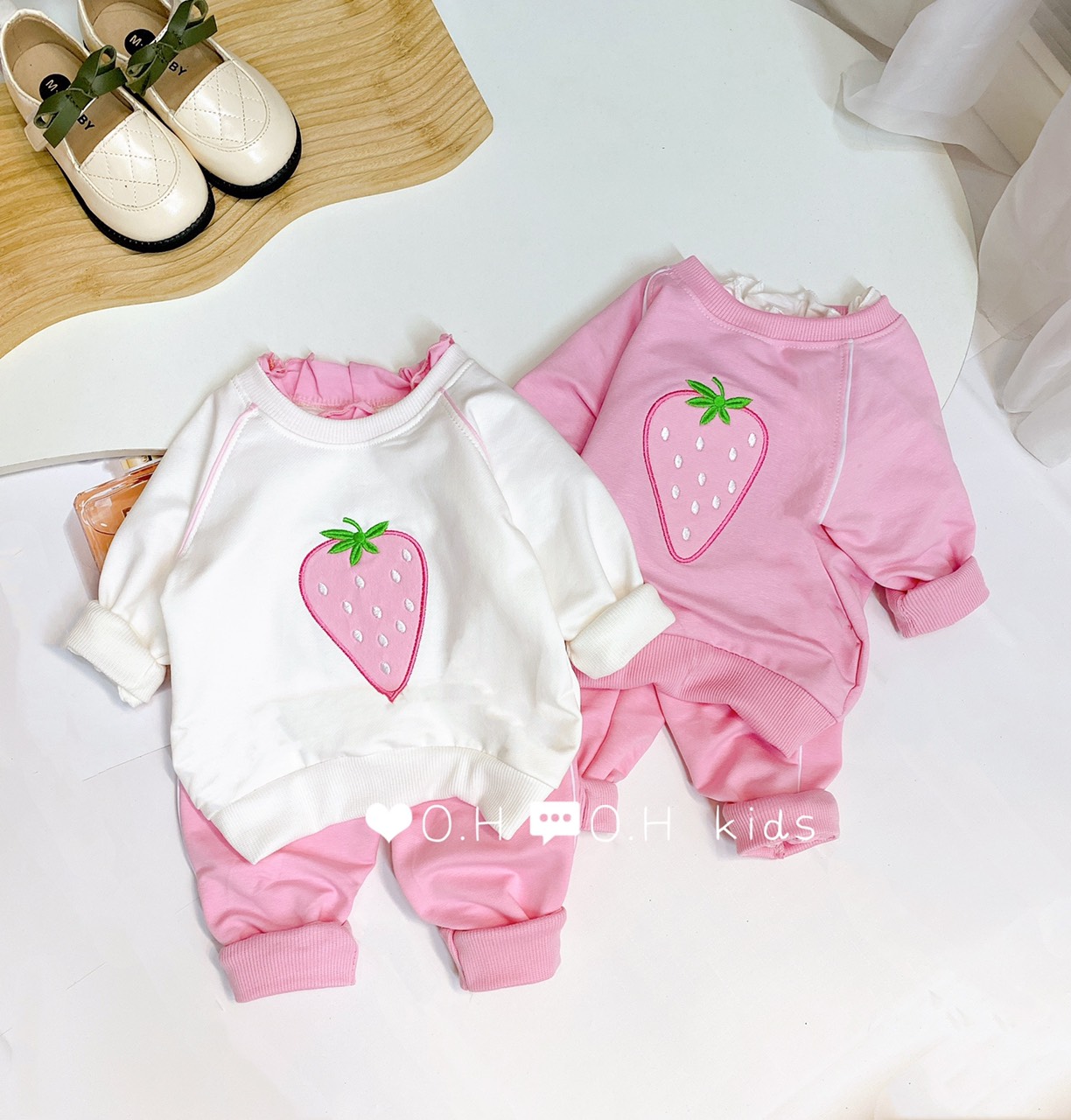 Bộ nỉ da cá cho bé gái hình quả dâu