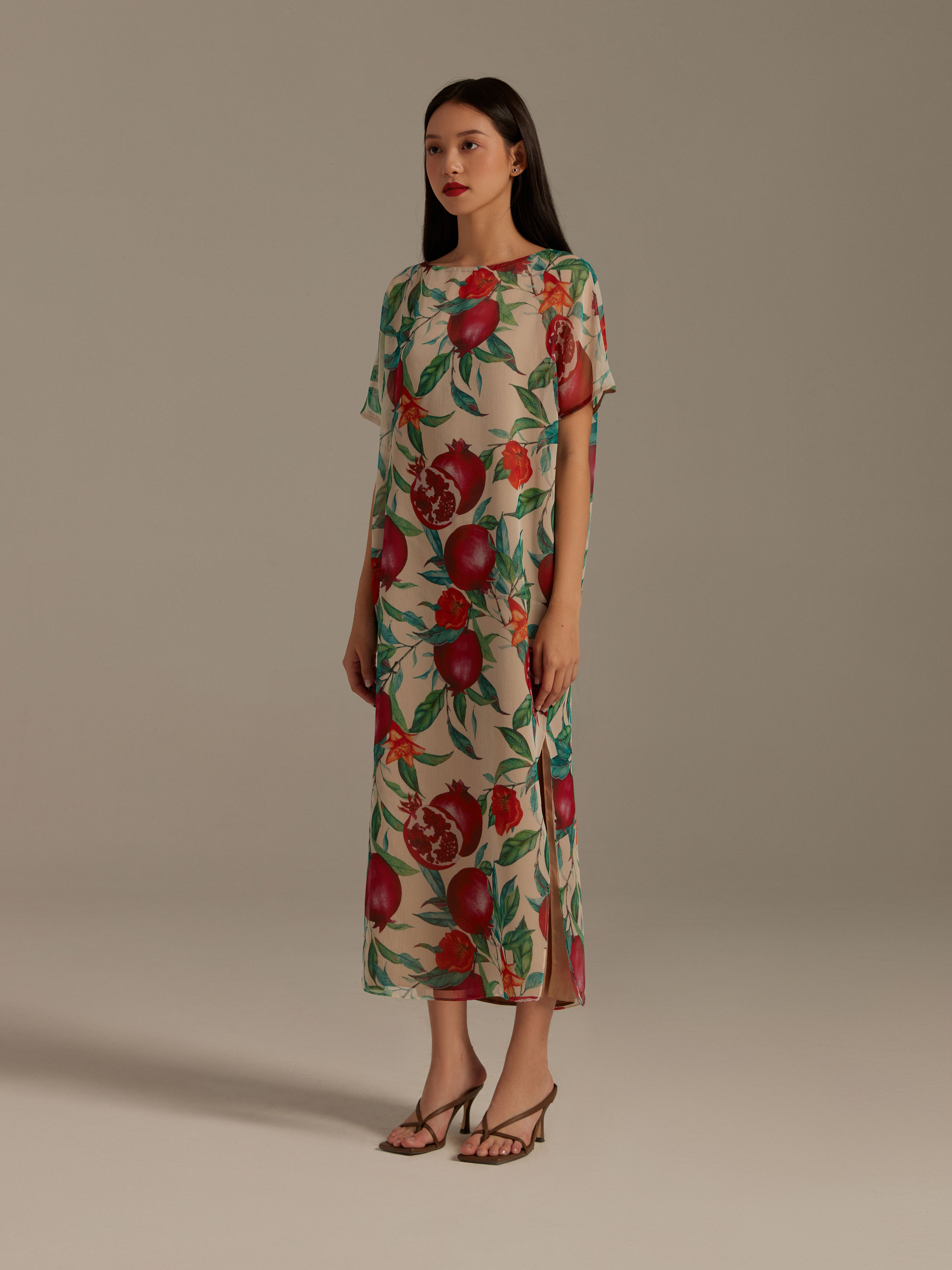 Đầm lụa cổ thuyền xẻ tà hoạ tiết trái lựu Mauve Signature dress