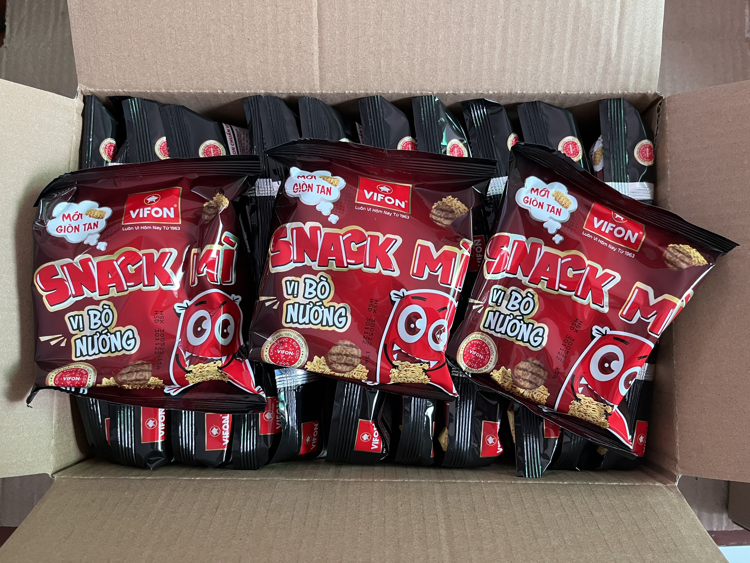 12 gói Snack mì tôm vị bò nướng 30g Vifon