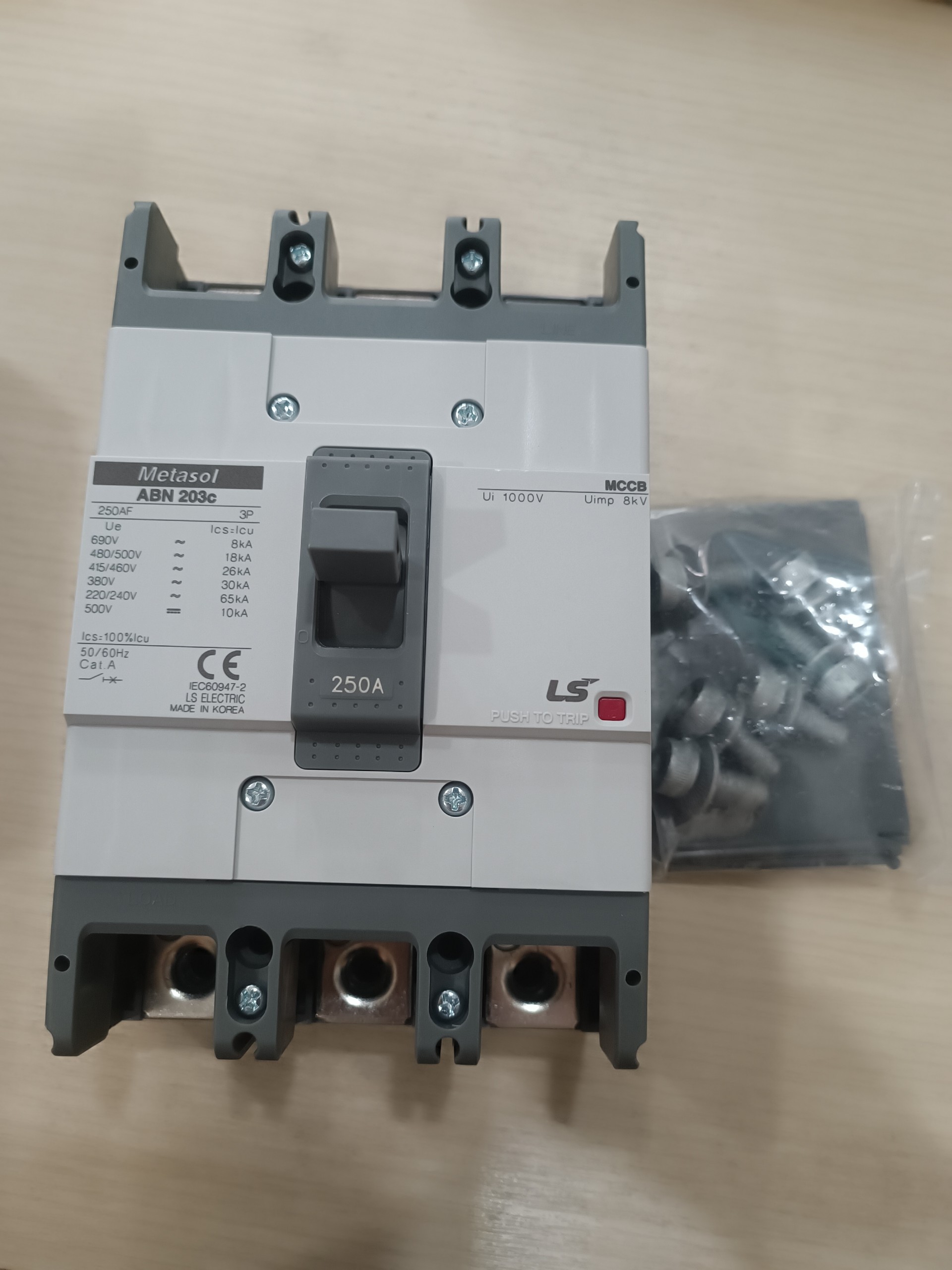 Aptomat ls chính hãng abn203c 250a 30ka