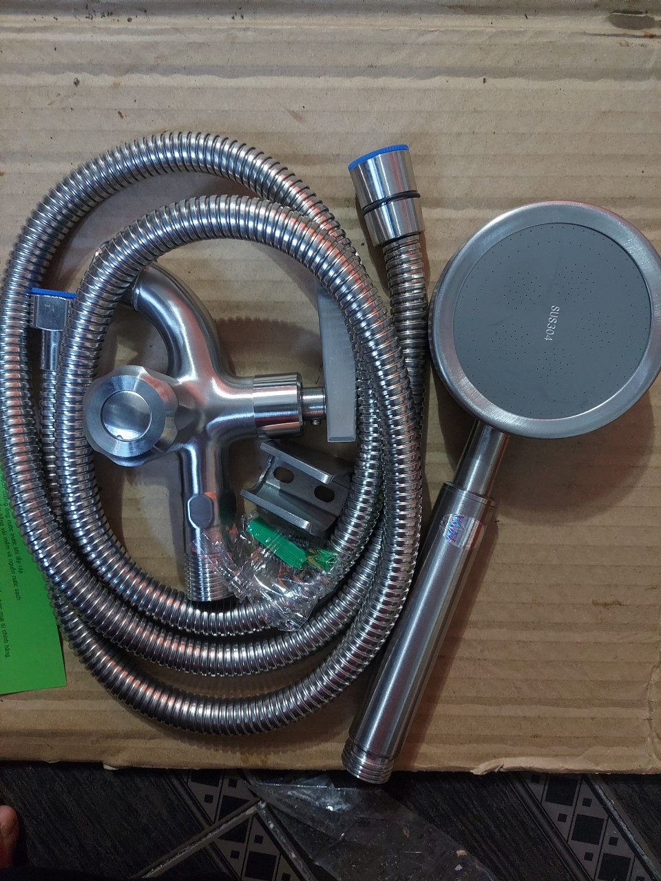 Trọn bộ củ sen tắm lạnh inox 304 và vòi tắm hoa sen tăng áp inox 304