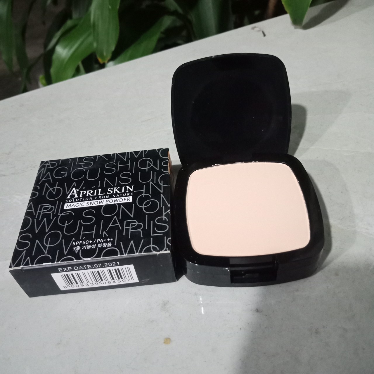 [HCM]Phấn phủ kìm dầu 2 tầng siên mịn dạng nén April Skin kèm bông phấn