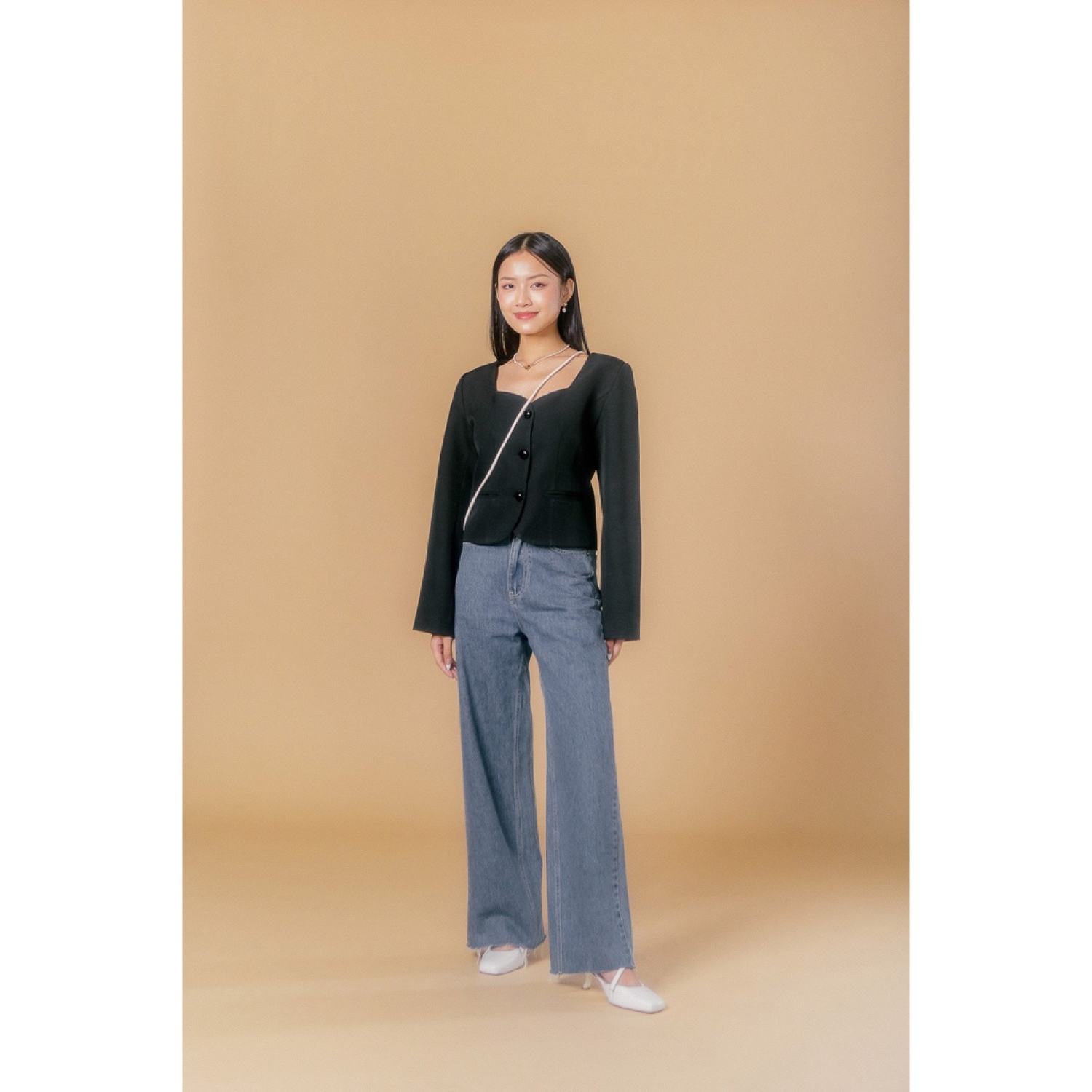 LIBÉ - Áo khoác blazer cổ quây trái tim tay dài màu đen