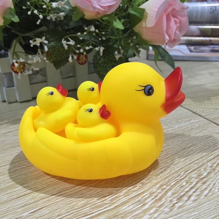 Đàn Vịt vàng thả nhà tắm có còi kêu chút chít gồm 1 mẹ 3 con - Đồ chơi nhà tắm - Vịt thả bồn tắm Smart Baby
