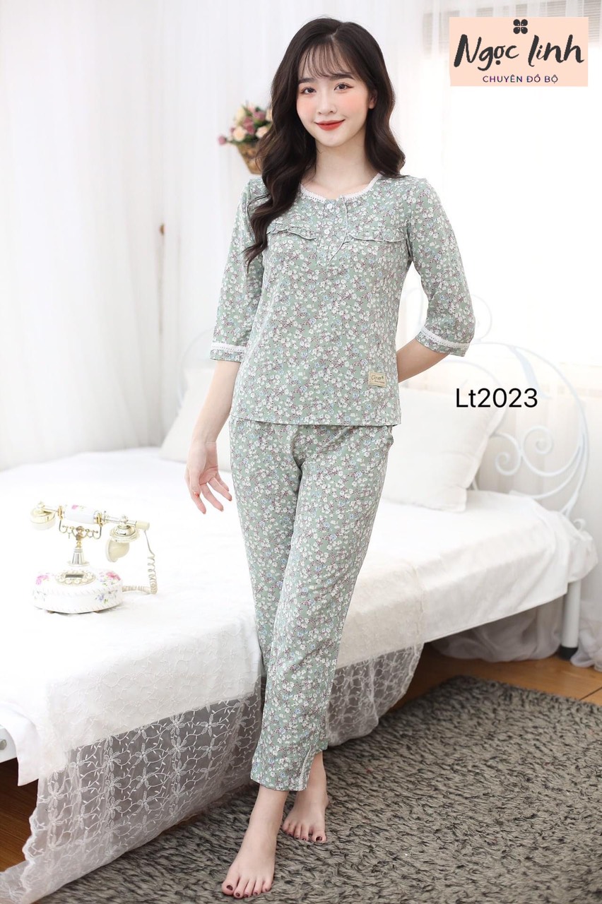 Đồ bộ mặc ở nhà, chất liệu vải lụa thái. kiểu dáng trang nhã, lịch sự, mặc rất đẹp.