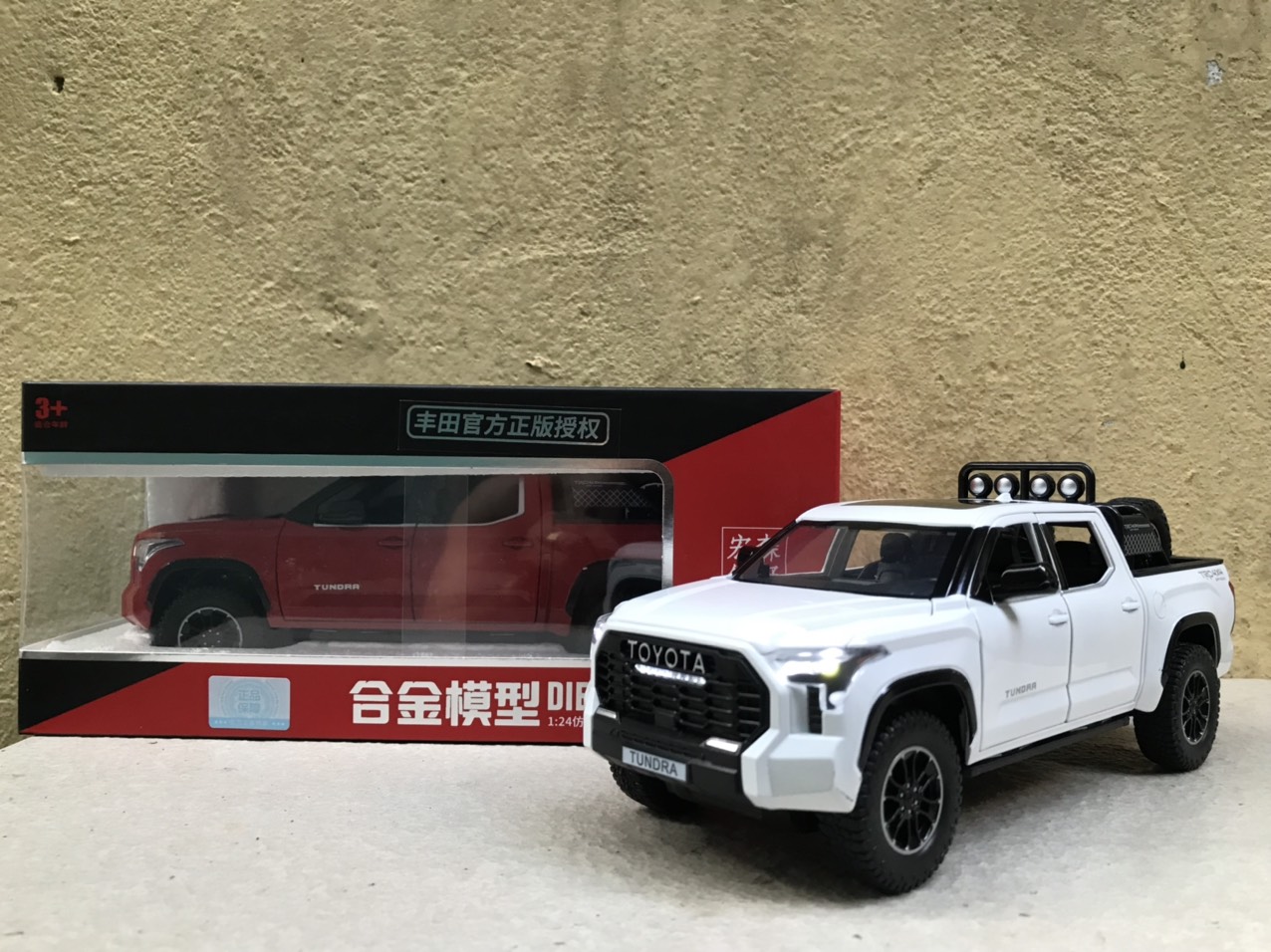 Mô hình xe toyota pickup tundra 2023 1:24