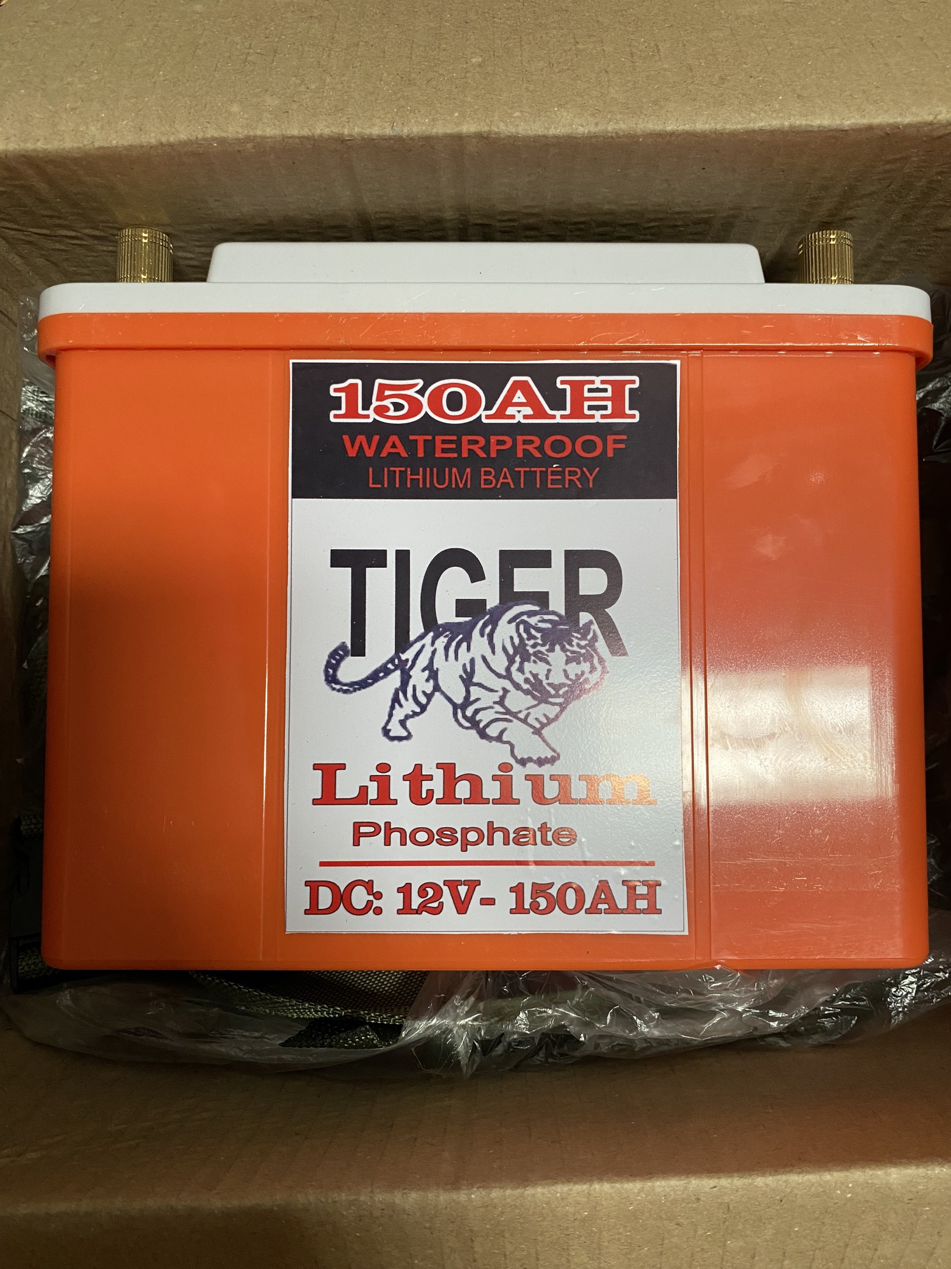 Bình pin lithium 12V - 150ah TIGER chống nước và nhiều phụ kiện đi kèm
