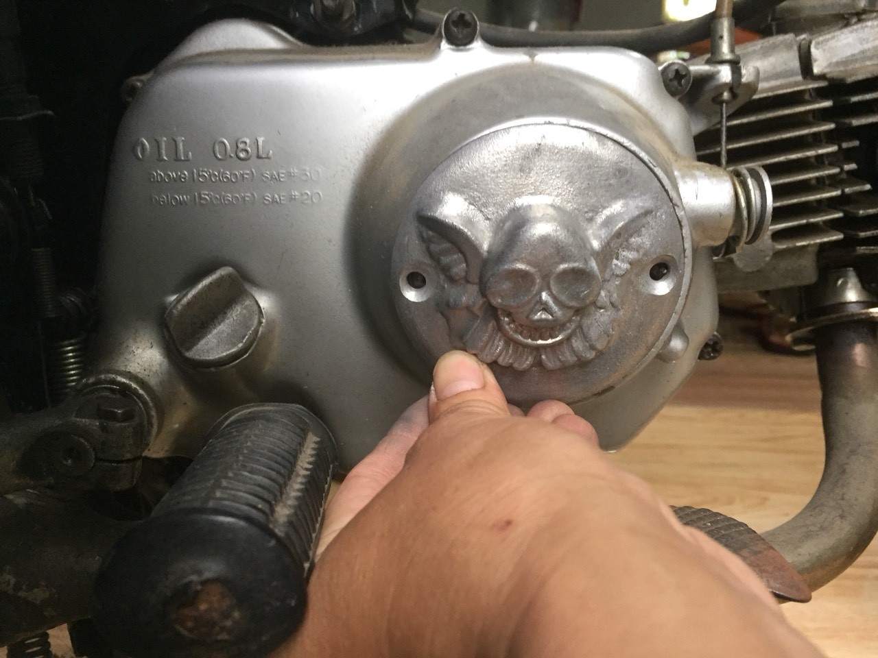 nắp tròn trang trí bên nồi cho xe 67-68-71-72-CD-CL-hình đầu lâu tai to