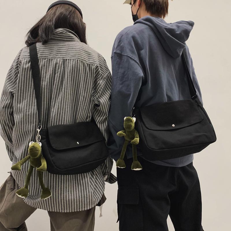 Túi đeo chéo Uzullang vải Canvas dày dặn dành cho cả nam và nữ, in hình rõ nét, sắc sảo, không bị nhòe, bị lem