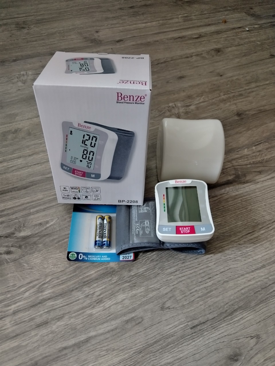 Máy đo huyết áp cổ tay Benze - xuất xứ Đức bảo hành trên 2