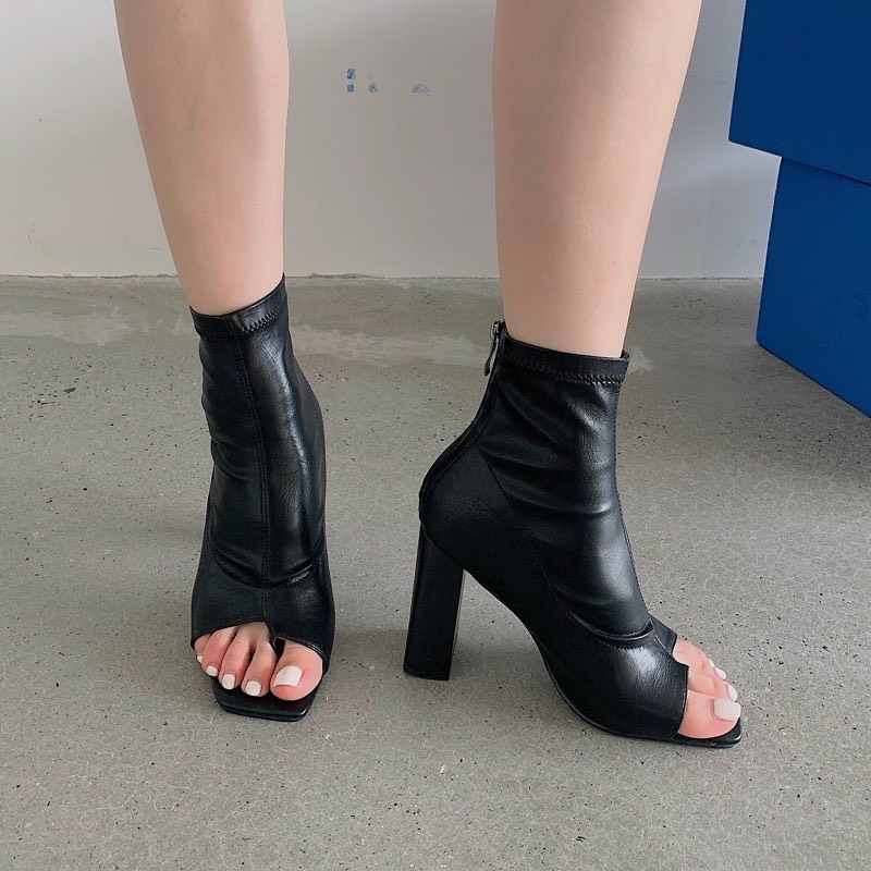 Giày bốt nữ cổ cao hở mũi chất da mềm boot nữ xỏ ngón đế vuông gót cao 8 phân có khóa kéo sau hot 2023