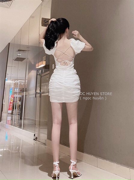ĐẦM BODY NHÚN SƯỜN CỔ VUÔNG TRƠN HỞ LƯNG