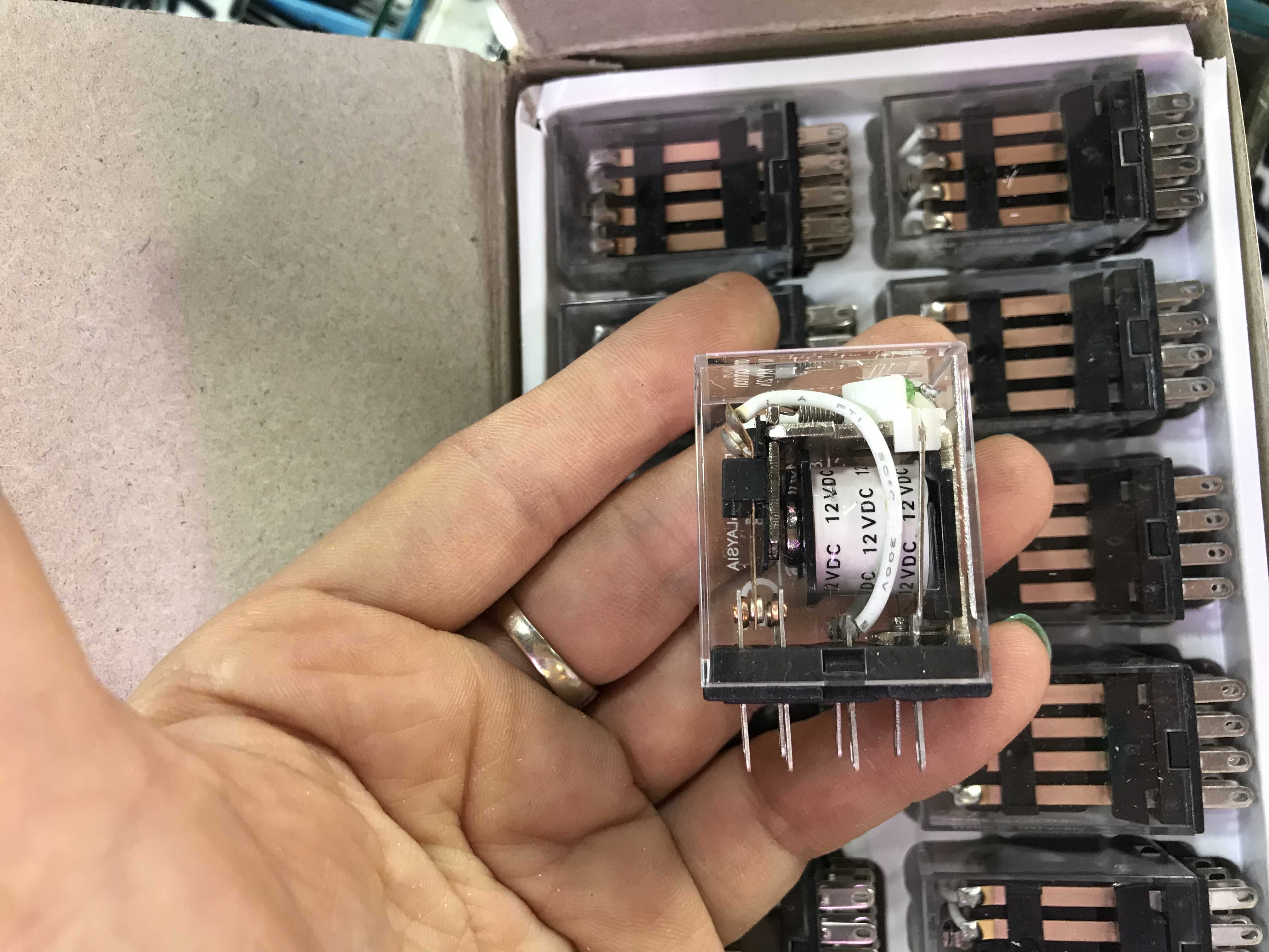 Rơ le 12v 24v 220v 8 chân nhỏ Omrom 5a  250VAC - role12v8channho