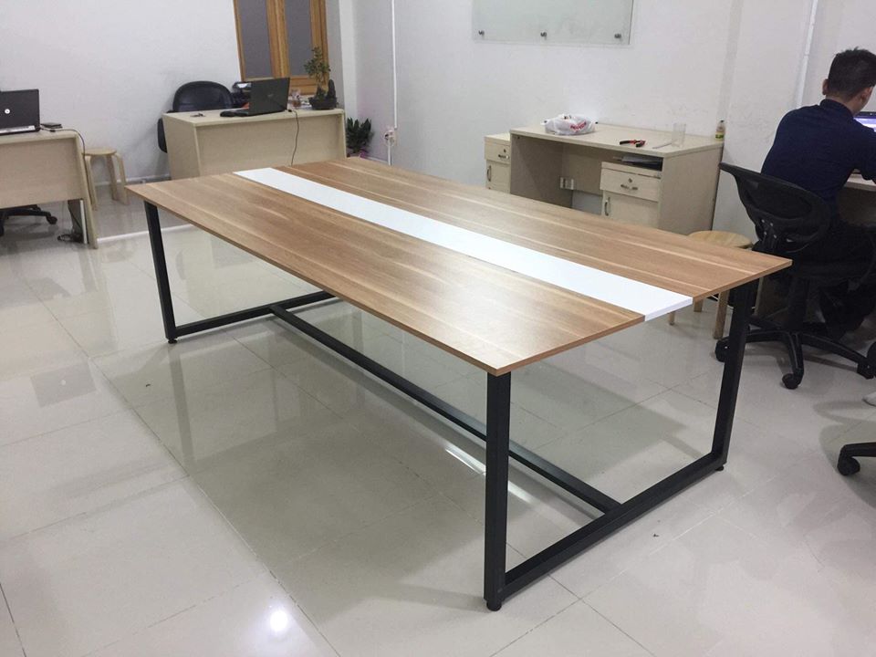 Bàn làm việc nhóm bàn họp văn phòng phối màu chân sắt chắc chắn