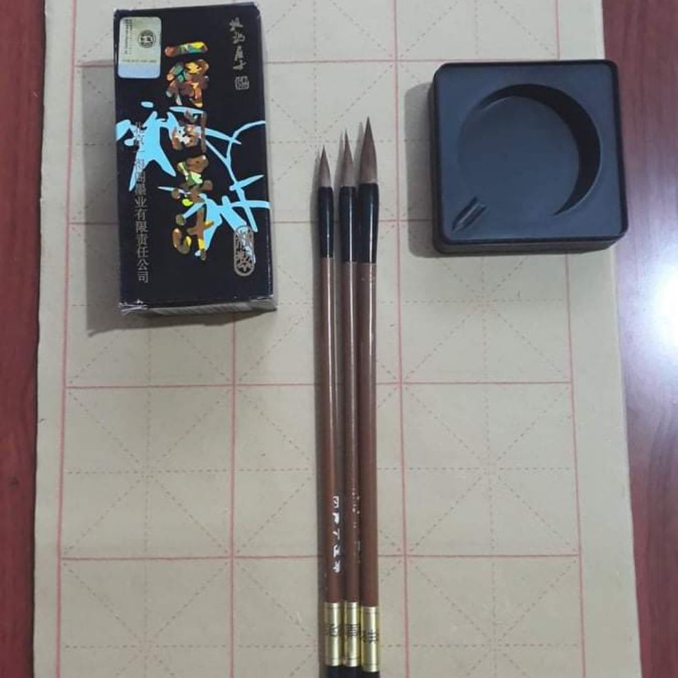 Com bo bộ tập viết thư pháp.