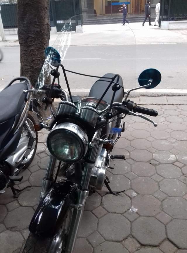 Kính chắn gió xe máy Suzuki 400