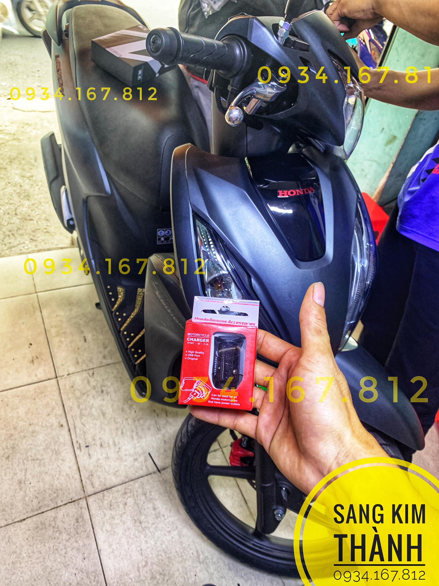 [HCM]Tẩu Sạc Cốc Sạc Dock  Sạc Điện Thoại Xe Honda Vision 2021 Chính Hãng