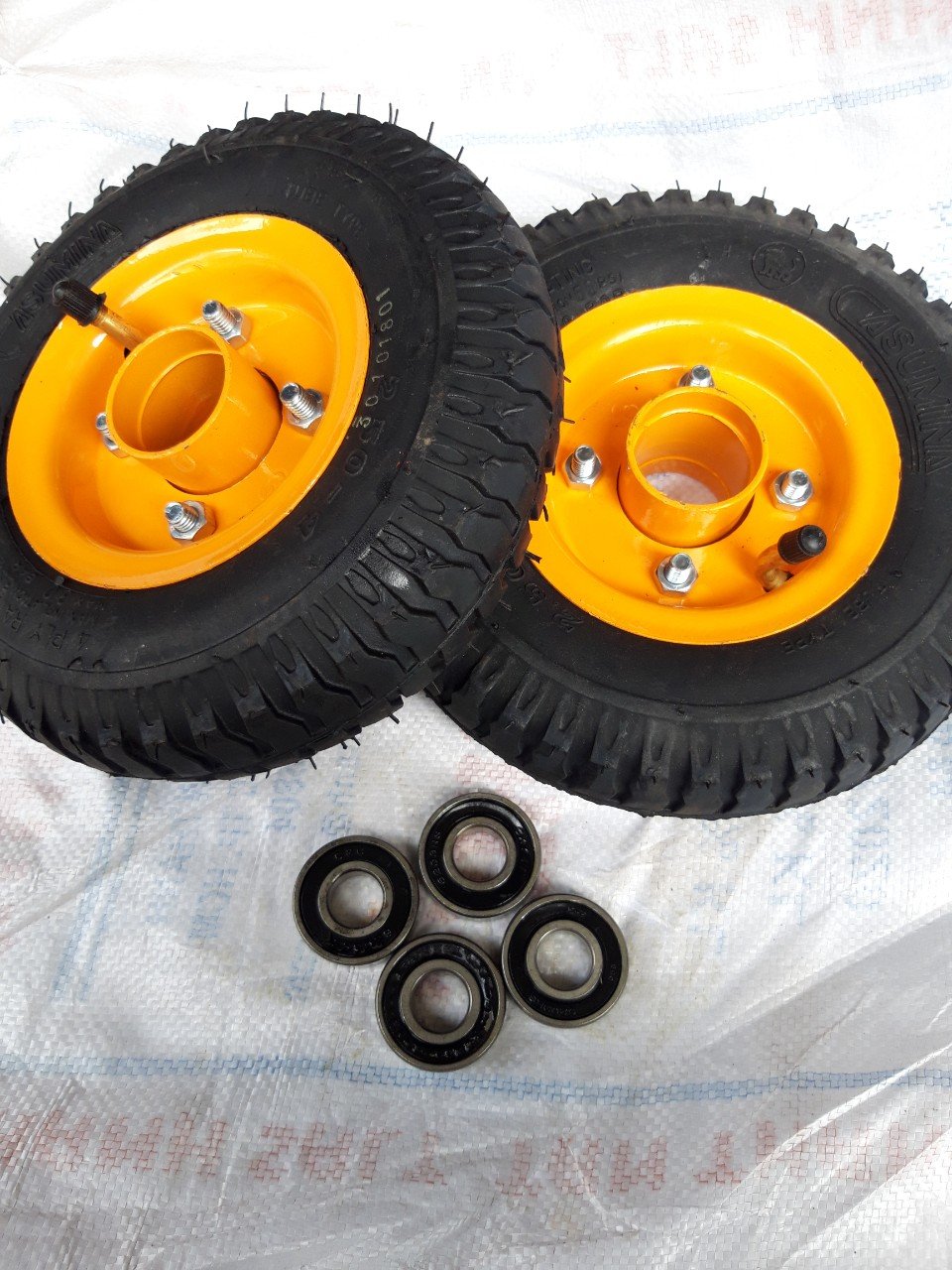 Bánh xe đẩy hơi 250-4 caosumina có bạc đạn ( vòng bi ) giá/1 cái