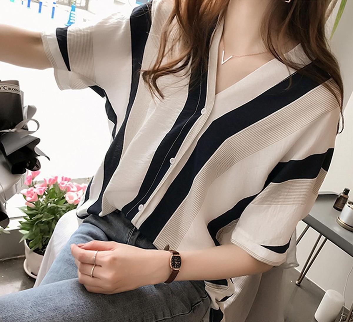 Áo Sơ Mi Nữ Công Sở Cổ V Form Rộng Tay Cánh Rơi Kẻ Sọc HÓT 2021 - AG38