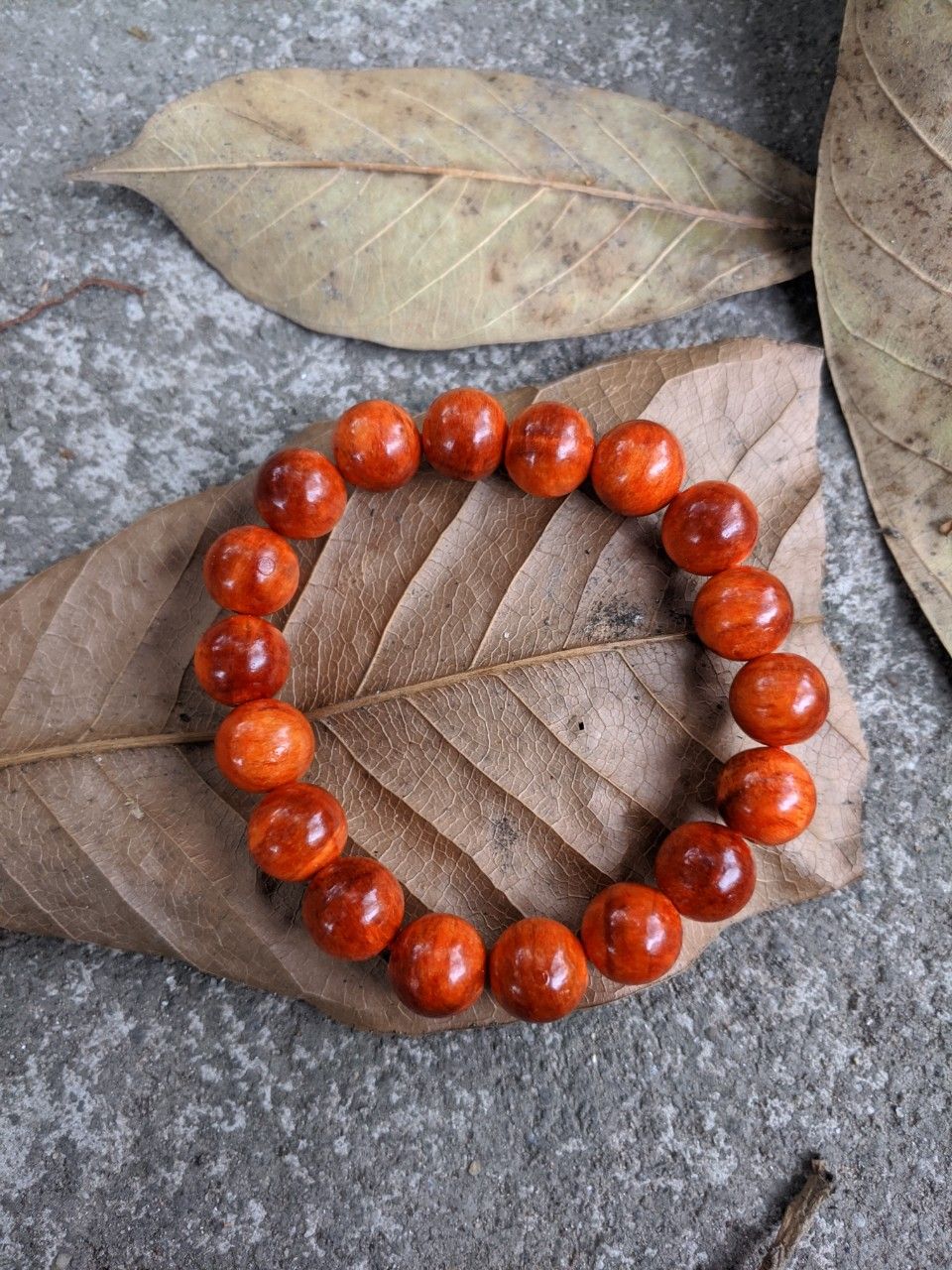 Vòng phong thủy gỗ Huyết Long 10 ly đỏ đẹp