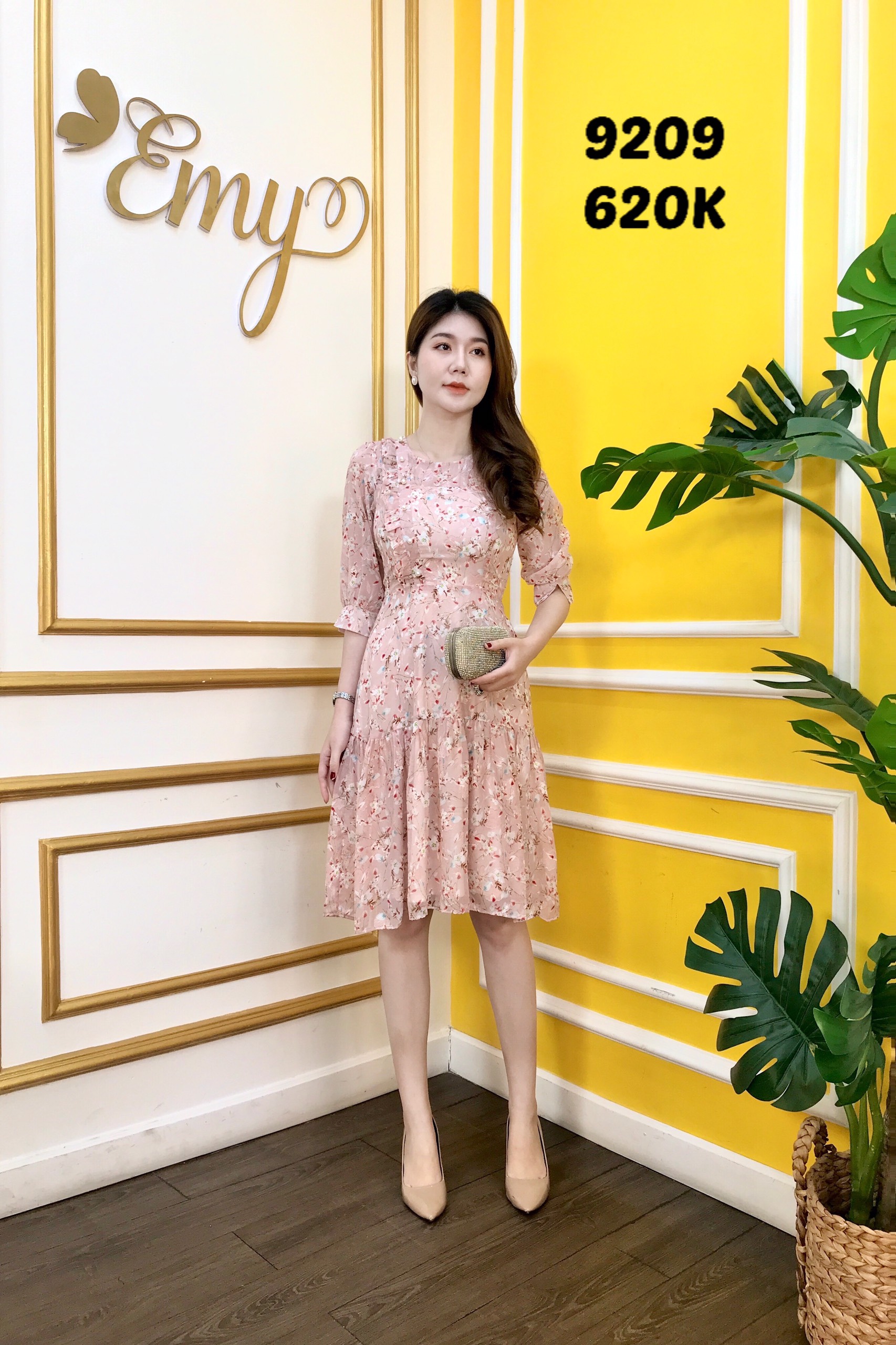 Đầm emy em9209 xoè nền hồng tay lỡ